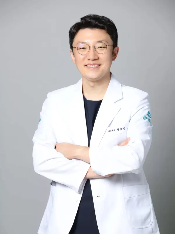 Dr. Yong-in Hwang, orthodontist and representative director